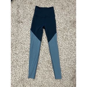 NWOT Beyond Yoga Two-tone leggings